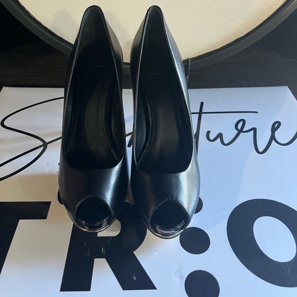 Guess Elegant Black Peep-Toe Heels Size 7.5 New